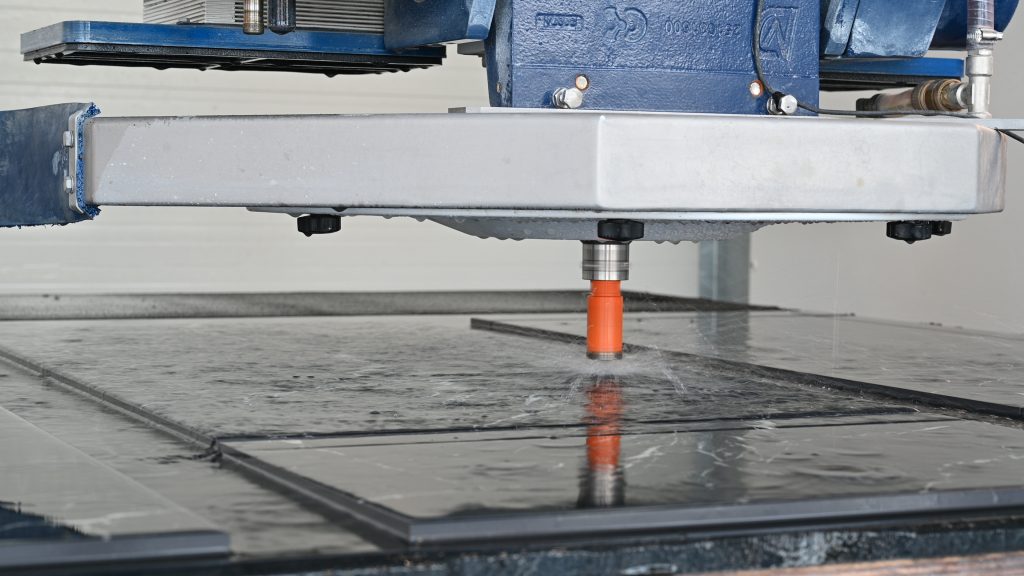 Donatoni Jet625 - a bridge saw available through Stone Automation in the UK & Ireland