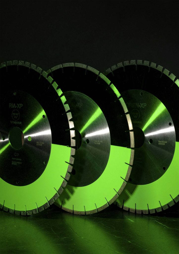 Wodiam diamind blades - three XP blades in a row on a dark background